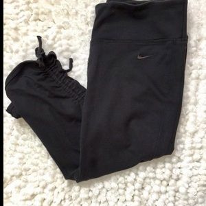 Nike black cropped Capri drawstring workout pants